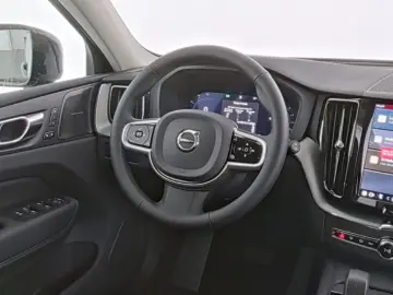 VOLVO XC60 Plus Dark AWD Cockpit Memory