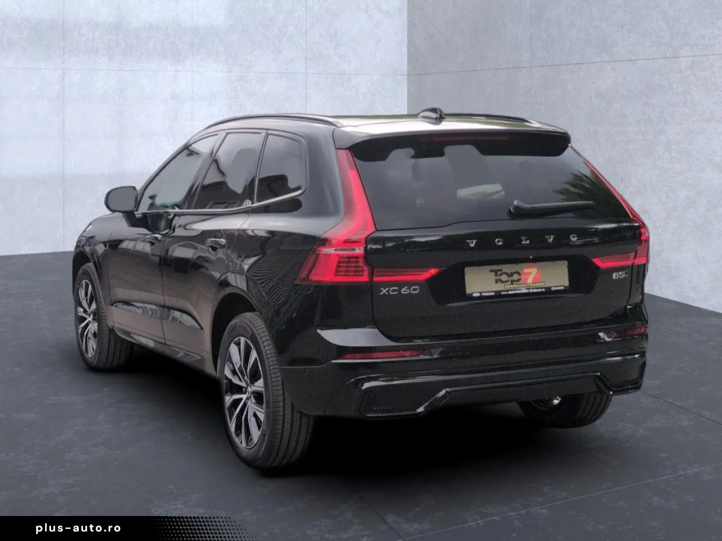 VOLVO XC60 B5 (Benzin) Plus Dark AWD Automatik Navi