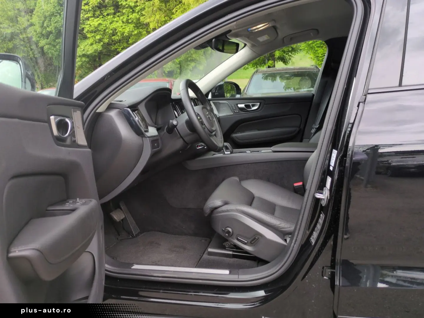 VOLVO XC60 B5 (Benzin) Plus Dark AWD Automatik Navi