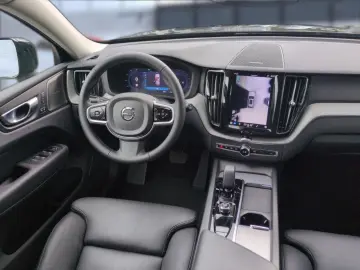 VOLVO XC60 B5 (Benzin) Plus Dark AWD Automatik Navi