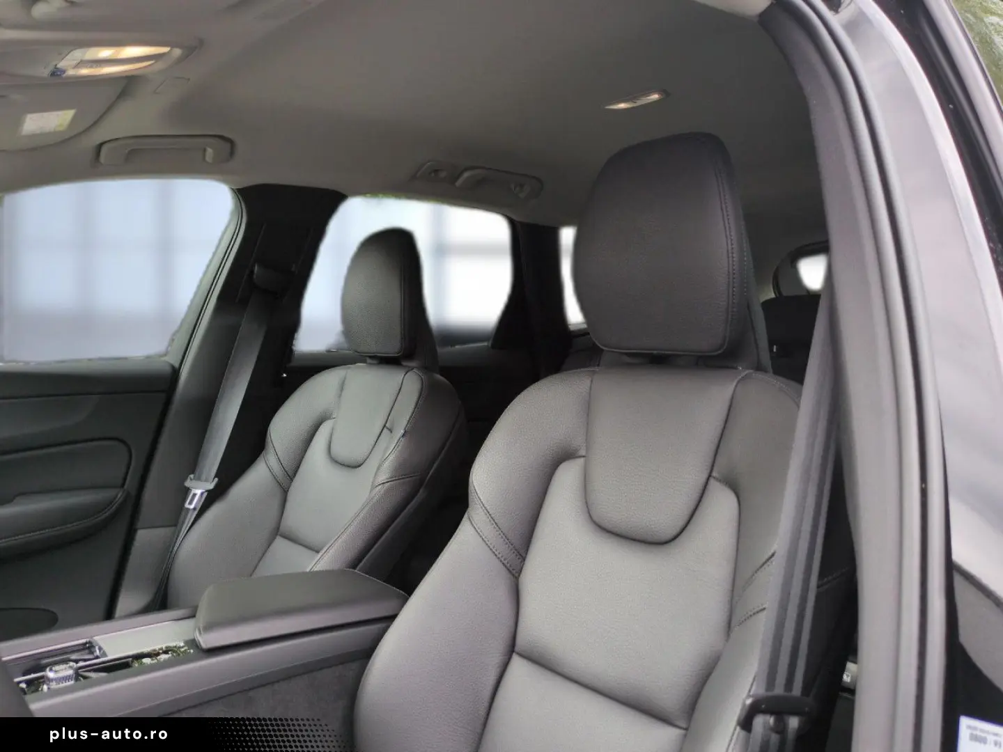 VOLVO XC60 B5 (Benzin) Plus Dark AWD Automatik Navi