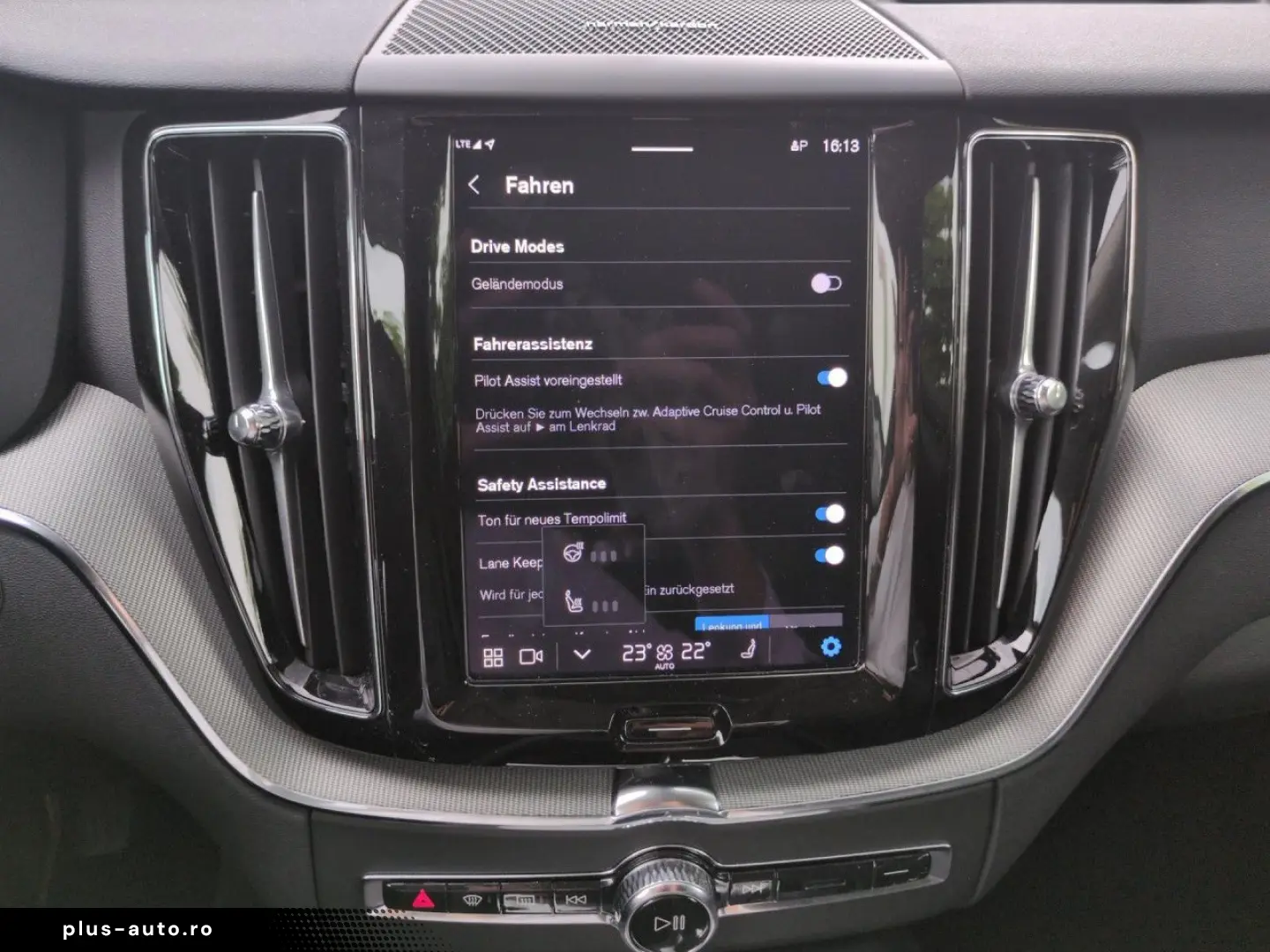 VOLVO XC60 B5 (Benzin) Plus Dark AWD Automatik Navi