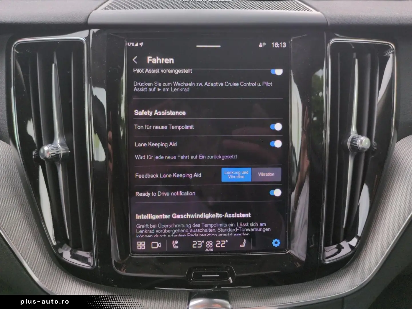 VOLVO XC60 B5 (Benzin) Plus Dark AWD Automatik Navi