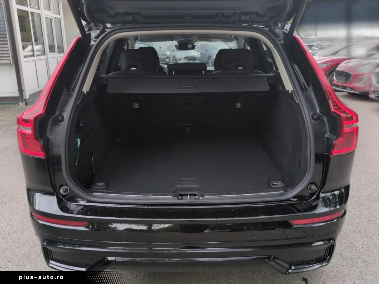 VOLVO XC60 B5 (Benzin) Plus Dark AWD Automatik Navi