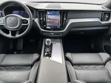 VOLVO XC60 B5 Plus Black Edition AWD Pano 360K 21Zoll