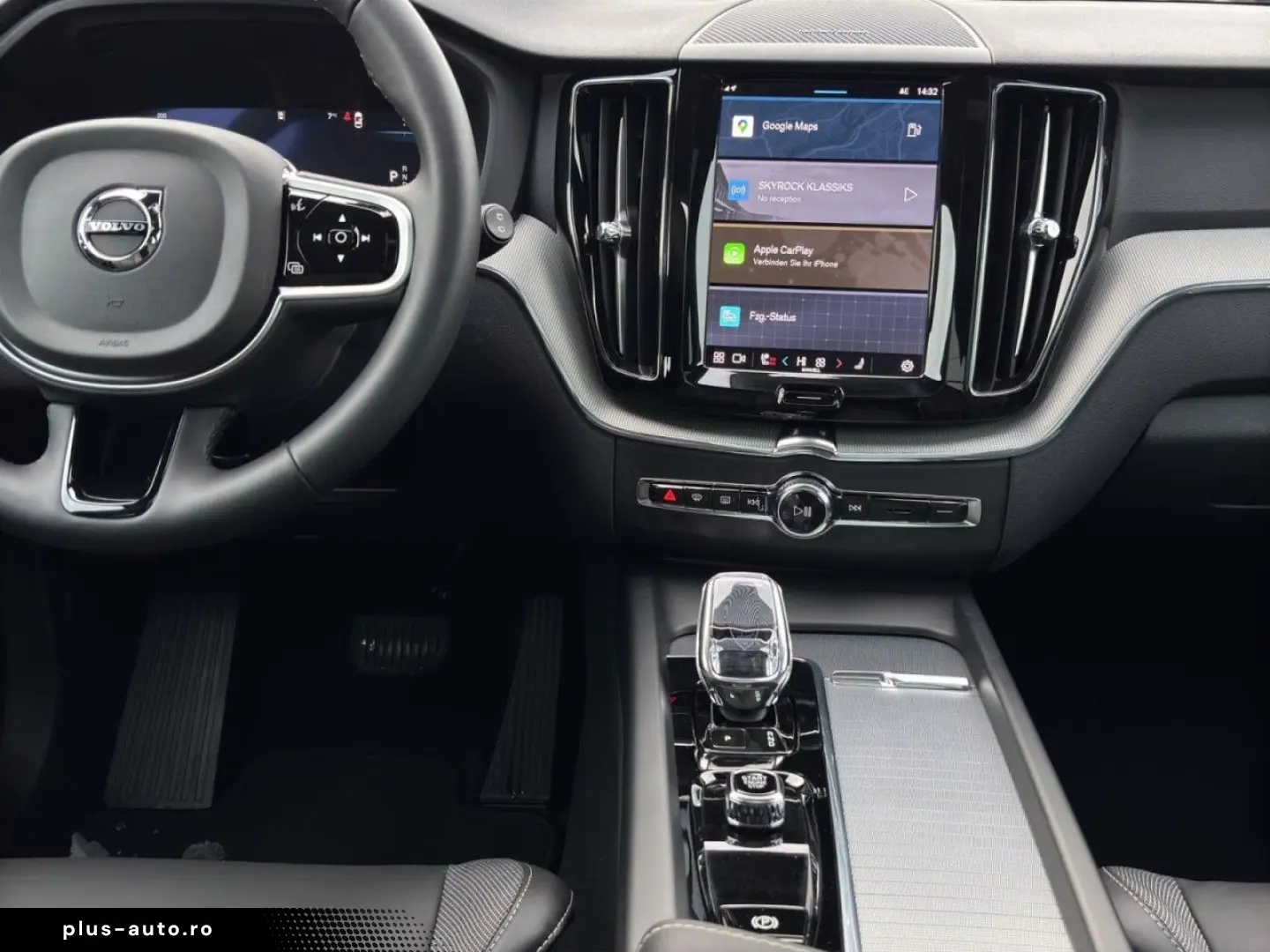 VOLVO XC60 B5 Plus Black Edition AWD Pano 360K 21Zoll