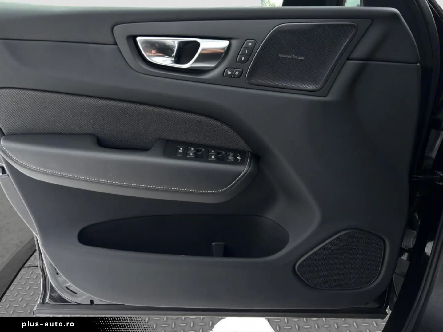 VOLVO XC60 B5 Plus Black Edition AWD Pano 360K 21Zoll