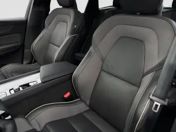 VOLVO XC60 B5 Plus Black Edition AWD Pano 360K 21Zoll