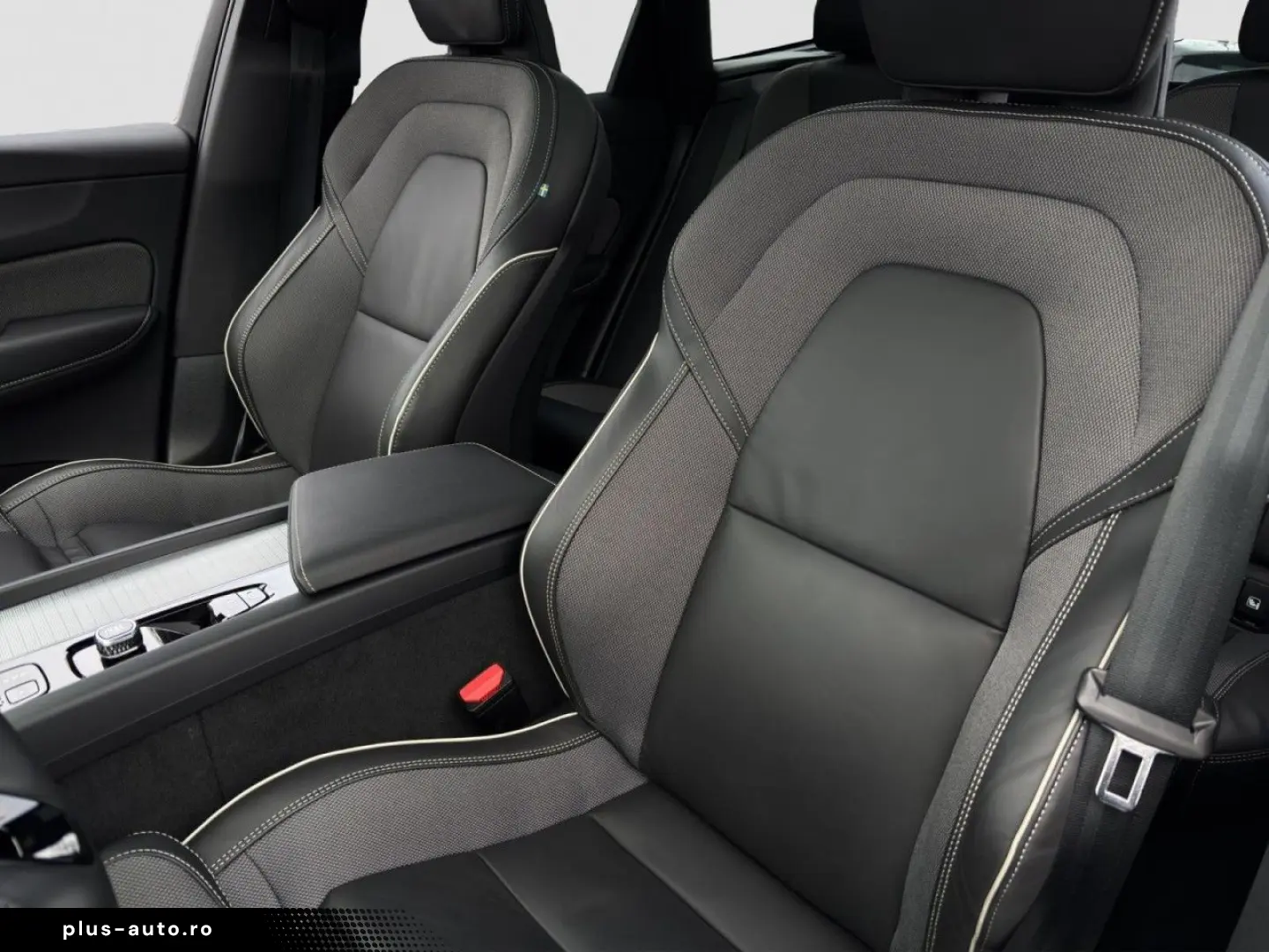 VOLVO XC60 B5 Plus Black Edition AWD Pano 360K 21Zoll