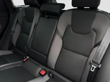 VOLVO XC60 B5 Plus Black Edition AWD Pano 360K 21Zoll