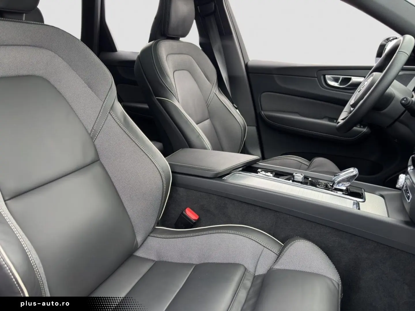 VOLVO XC60 B5 Plus Black Edition AWD Pano 360K 21Zoll