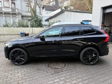 VOLVO XC60 B5 Plus Black Edition Head-Up ACC PANO 360