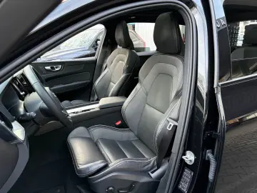 VOLVO XC60 B5 Plus Black Edition Head-Up ACC PANO 360
