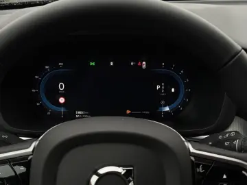 VOLVO XC60 B5 Plus Black Edition AWD Pano 360Kam