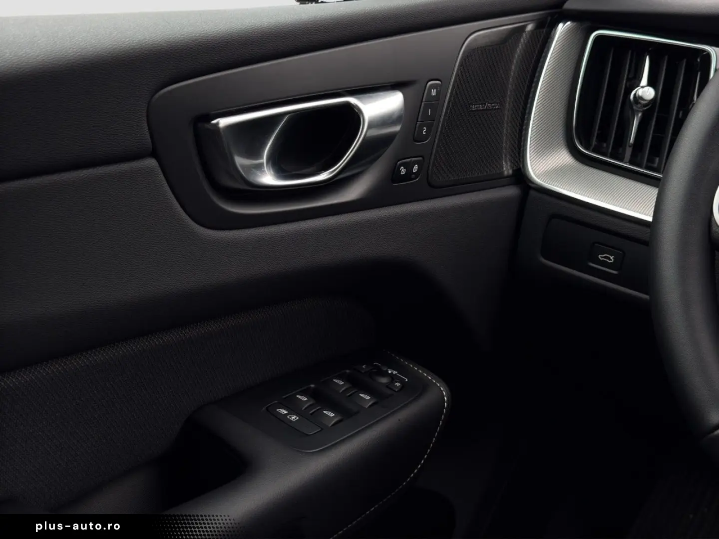 VOLVO XC60 B5 Plus Black Edition AWD Pano 360Kam