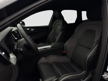 VOLVO XC60 B5 Plus Black Edition AWD Pano 360Kam