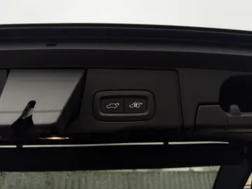 VOLVO XC60 B5 Plus Black Edition AWD Pano 360Kam