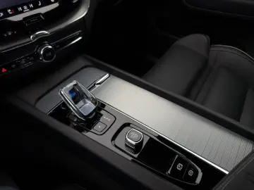 VOLVO XC60 B5 Plus Black Edition AWD Pano 360Kam