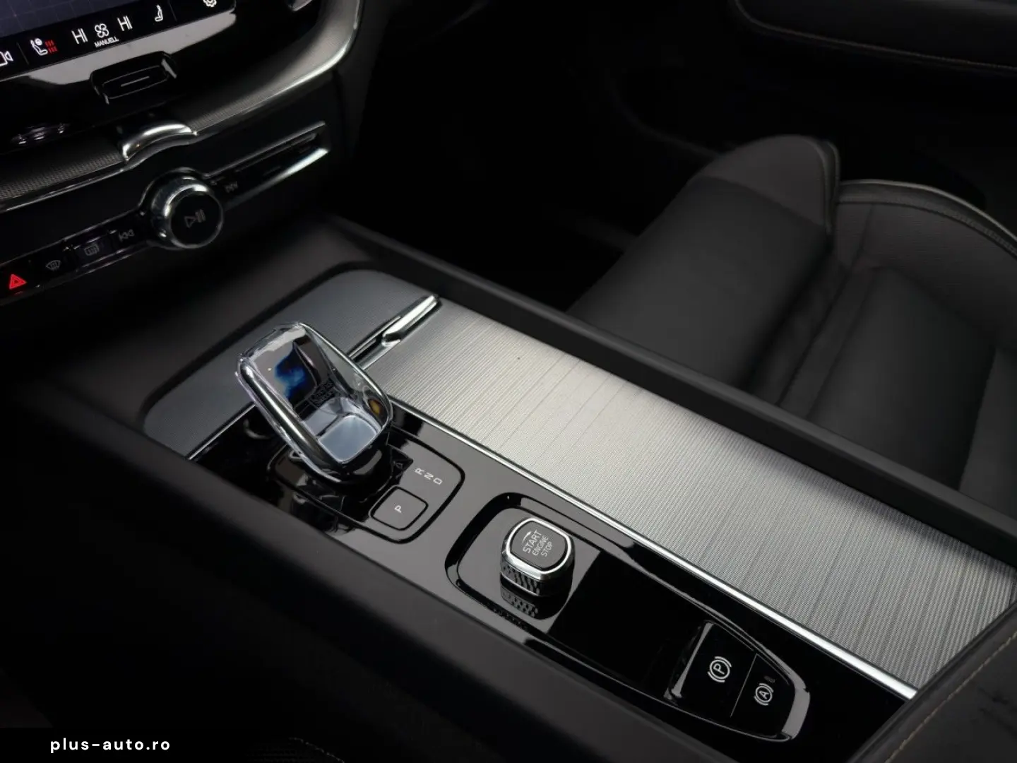 VOLVO XC60 B5 Plus Black Edition AWD Pano 360Kam