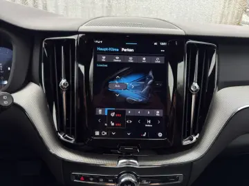 VOLVO XC60 B5 Plus Black Edition AWD Pano 360Kam
