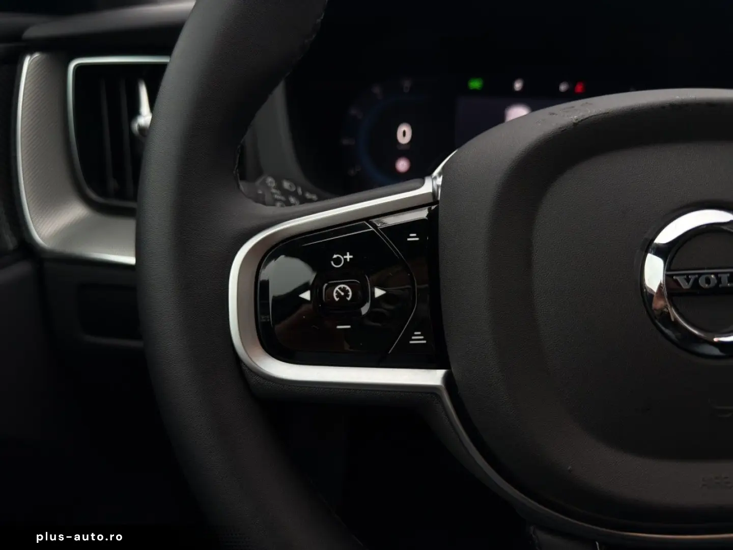 VOLVO XC60 B5 Plus Black Edition AWD Pano 360Kam