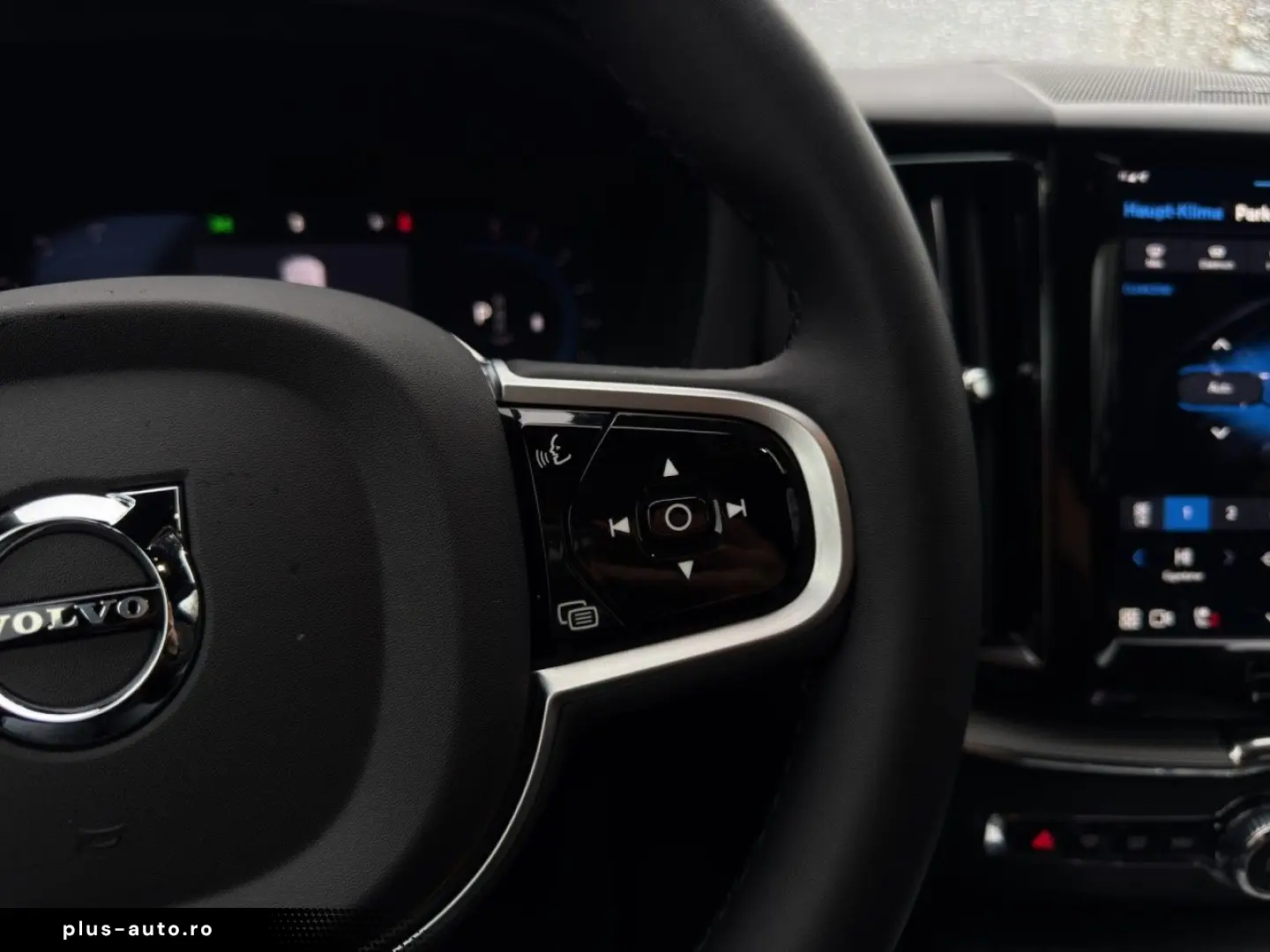 VOLVO XC60 B5 Plus Black Edition AWD Pano 360Kam