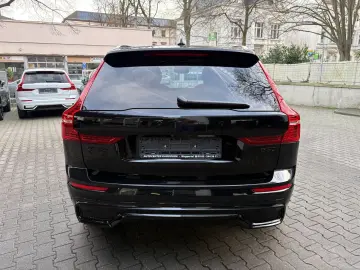 VOLVO XC60 B5 Plus Black Edition Head-Up PANO 360 ACC