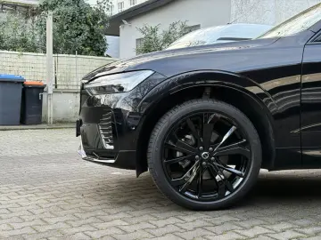 VOLVO XC60 B5 Plus Black Edition Head-Up PANO 360 ACC