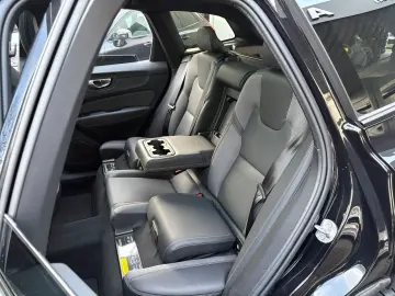 VOLVO XC60 B5 Plus Black Edition Head-Up PANO 360 ACC