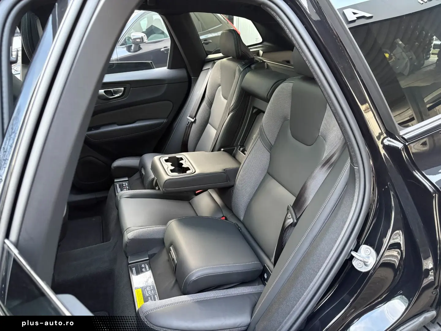 VOLVO XC60 B5 Plus Black Edition Head-Up PANO 360 ACC