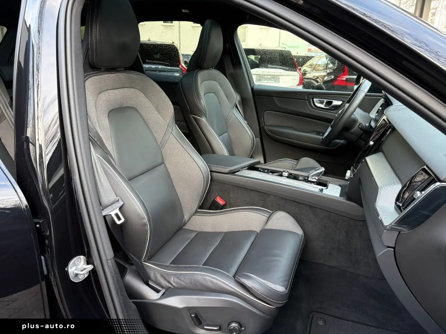 VOLVO XC60 B5 Plus Black Edition Head-Up PANO 360 ACC