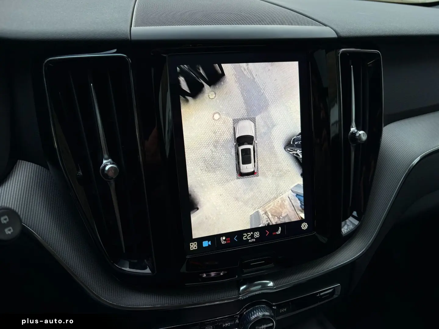 VOLVO XC60 B5 Plus Black Edition Head-Up PANO 360 ACC