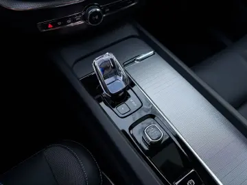VOLVO XC60 B5 Plus Black Edition Head-Up PANO 360 ACC