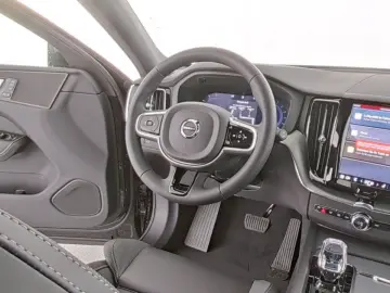 VOLVO XC60 B5 AWD Benzin Black Edition Plus