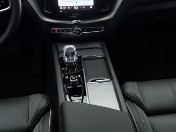 VOLVO XC60 B5 Plus Black Edition He-Up PANO 360 ACC BL