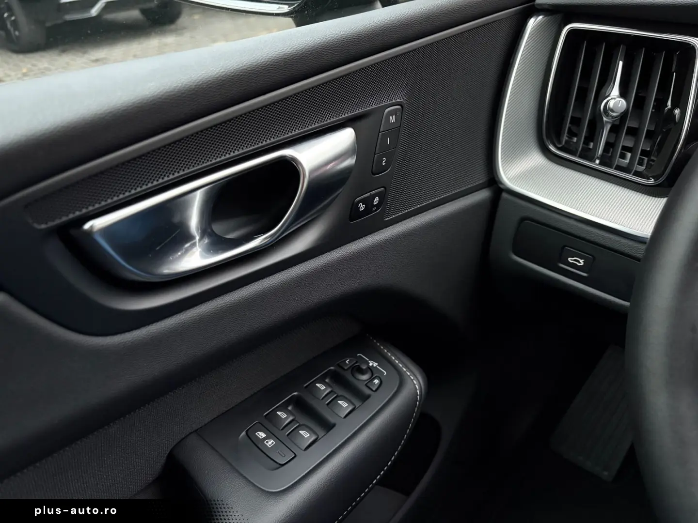 VOLVO XC60 B5 Plus Black Edition He-Up PANO 360 ACC BL