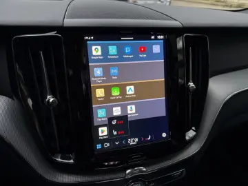 VOLVO XC60 B5 Plus Black Edition He-Up PANO 360 ACC BL
