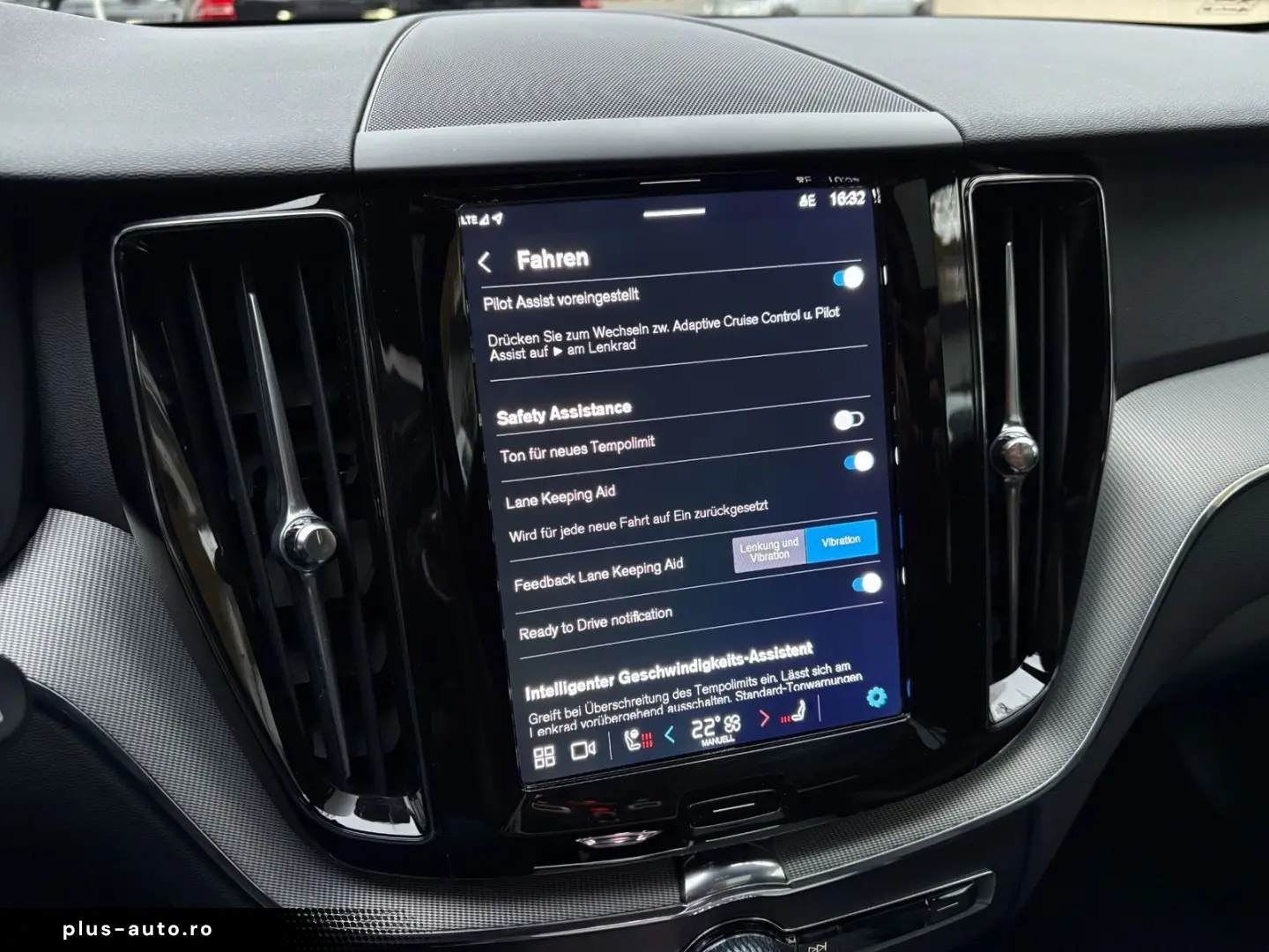 VOLVO XC60 B5 Plus Black Edition He-Up PANO 360 ACC BL