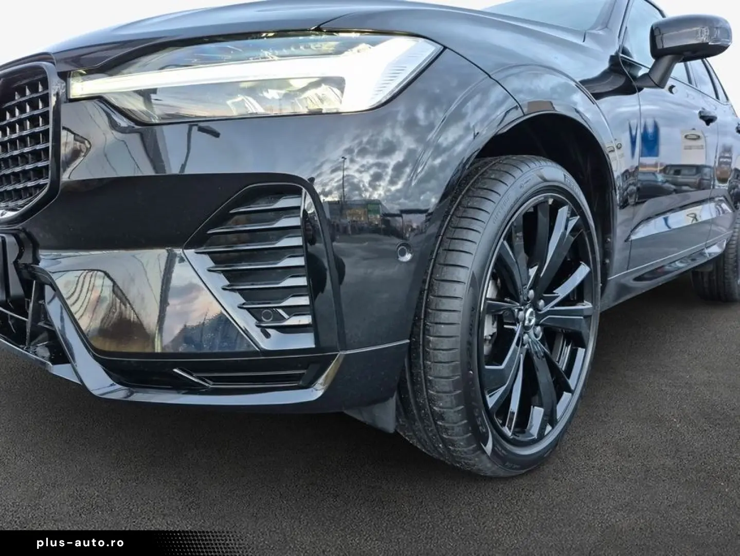 VOLVO XC60 B5 B AWD Plus Black Edition Pano 360 View