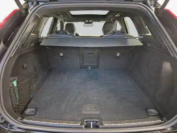 VOLVO XC60 B5 B AWD Plus Black Edition Pano 360 View