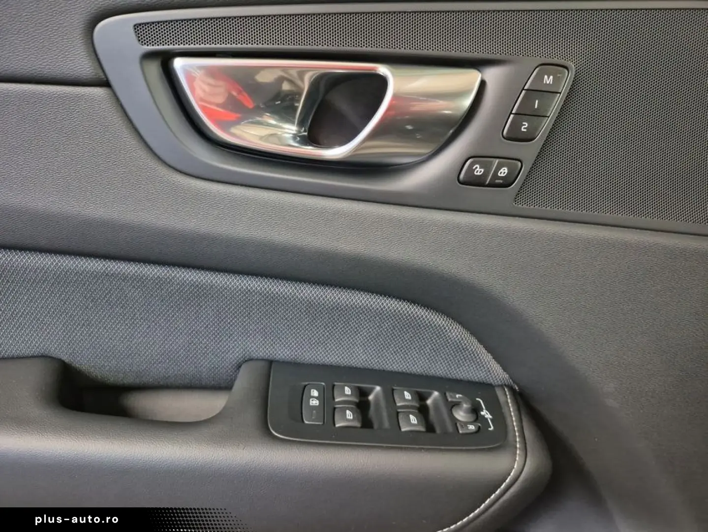VOLVO XC60 B5 B AWD Plus Black Edition Pano 360 View