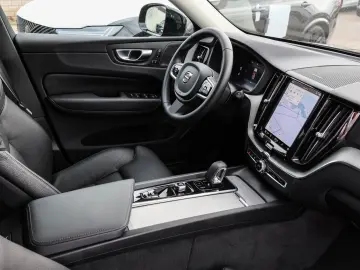 VOLVO XC60 B5 (B) AWD Plus Dark