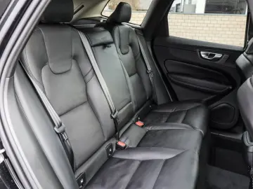 VOLVO XC60 B5 (B) AWD Plus Dark