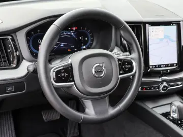 VOLVO XC60 B5 (B) AWD Plus Dark
