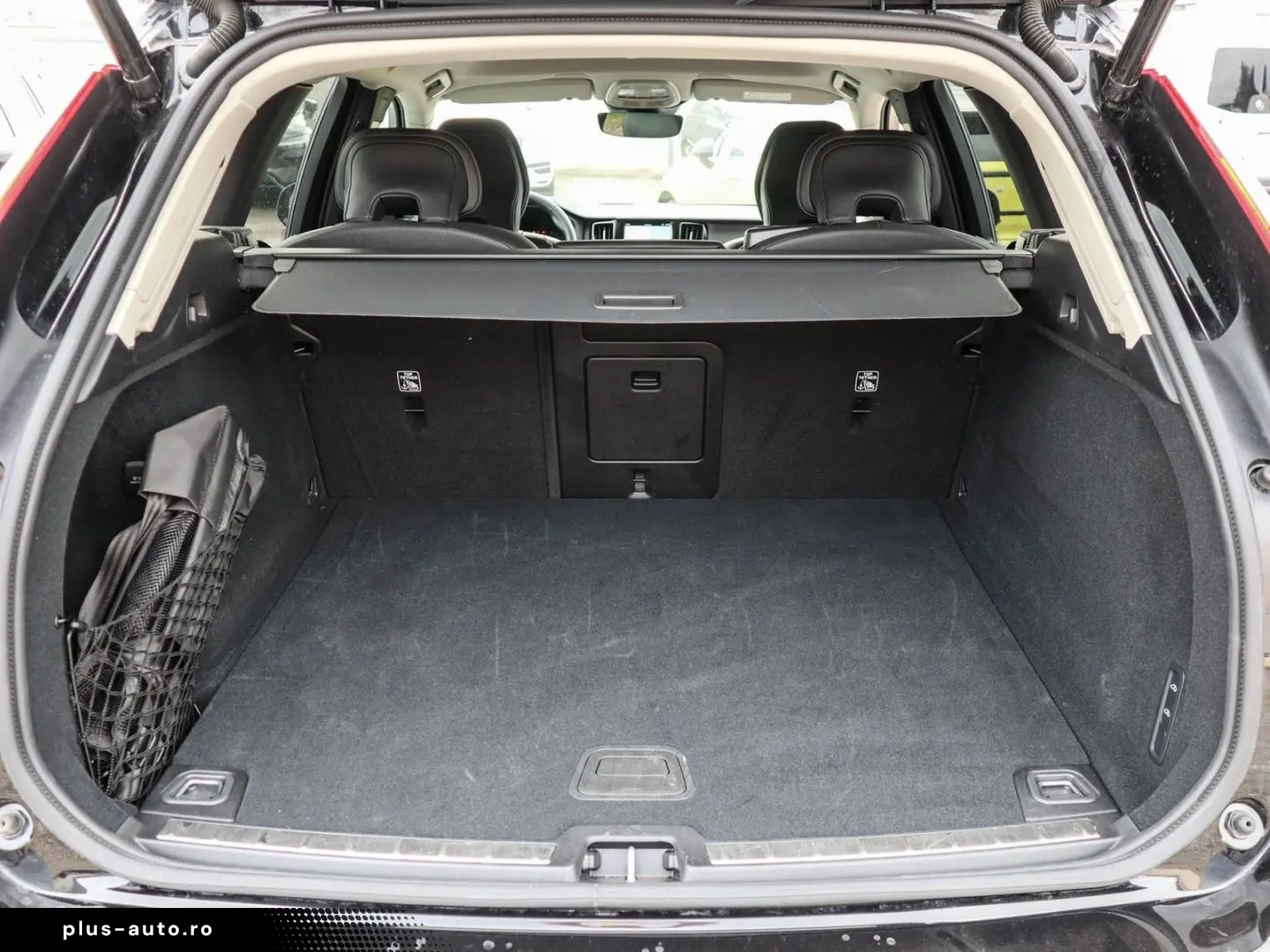 VOLVO XC60 B5 (B) AWD Plus Dark