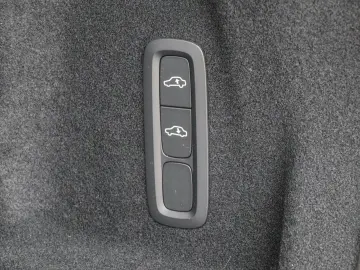 VOLVO XC60 B5 (B) AWD Plus Dark