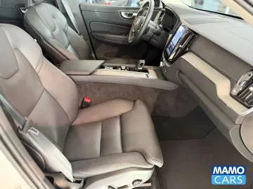 VOLVO XC60 B5 Ultra Dark ACC BLIS HUD PANO 360