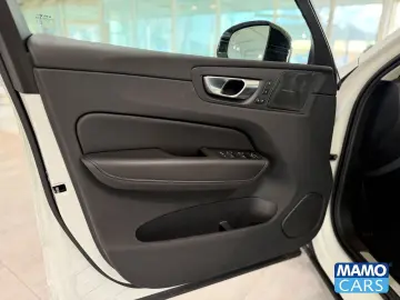VOLVO XC60 B5 Ultra Dark ACC BLIS HUD PANO 360