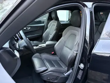 VOLVO XC60 B5 Plus Black Edition 360 PANO H&K Lichtpak