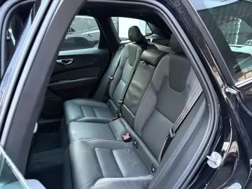 VOLVO XC60 B5 Plus Black Edition 360 PANO H&K Lichtpak